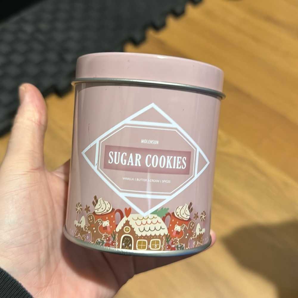 Molesun sugar Cookies candle NWT